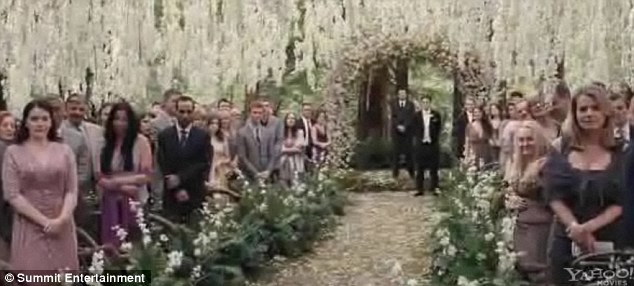 Khung cảnh cưới cực lãng mạn trong phim.
