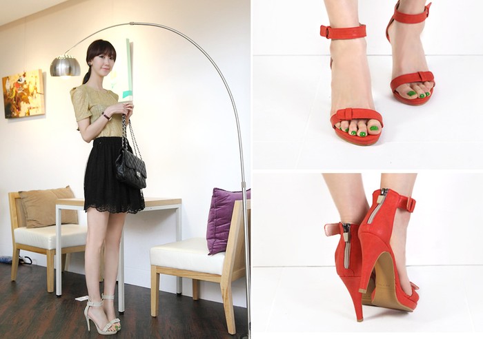 Một đôi sandal cực nữ tính và đáng yêu với hai dây cơ bản đủ sắc màu. Xem thêm: Thời trang Sao Việt / Bật mí cách trang điểm thành mỹ nhân.