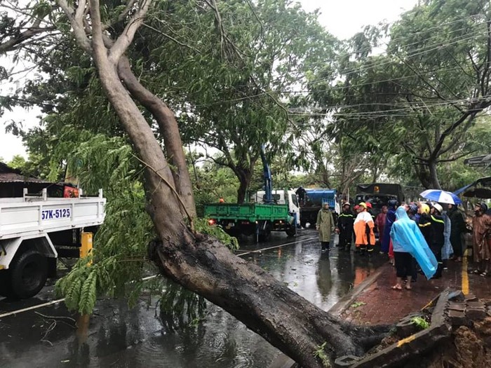 Bão số 9 đổ bộ vào thành phố Hồ Chí Minh và gây ảnh hưởng nặng nề tại huyện Cần Giờ. (Ảnh: Thành Trung)