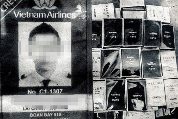 Cơ trưởng của Vietnam Airlines và tang vật vụ án. (Ảnh: H.L)