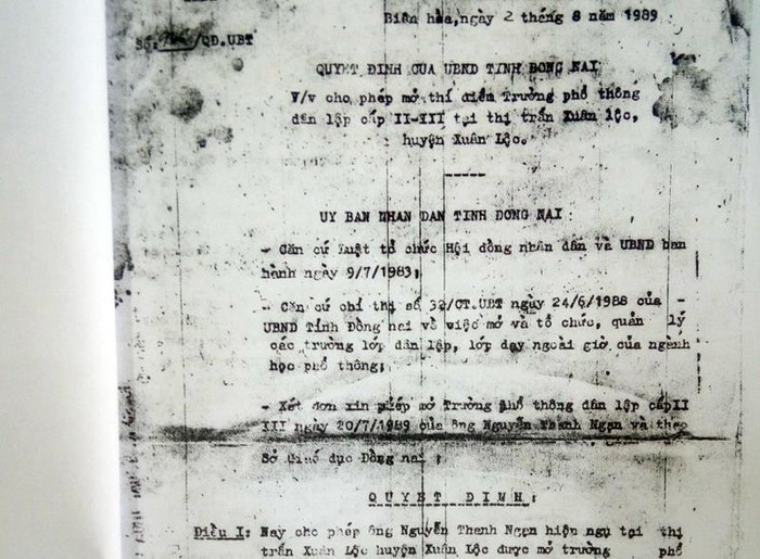 Quyết định thành lập Trường Phổ thông trung học dân lập Văn Hiến vào năm 1989. (Ảnh: H.L)
