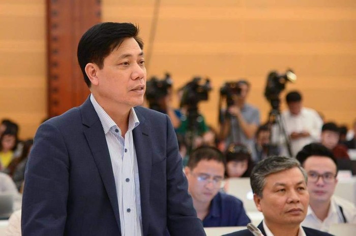 Thứ trưởng Nguyễn Ngọc Đông trả lời tại họp báo. Ảnh: Báo Giao thông