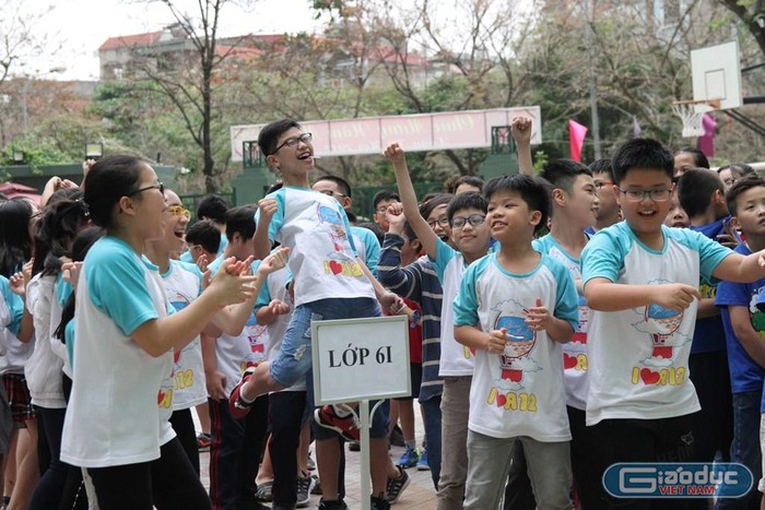 Niềm vui của các em tham gia trải nghiệm &quot;một ngày là học sinh lớp 6&quot; tại trường. Ảnh: Đỗ Thơm