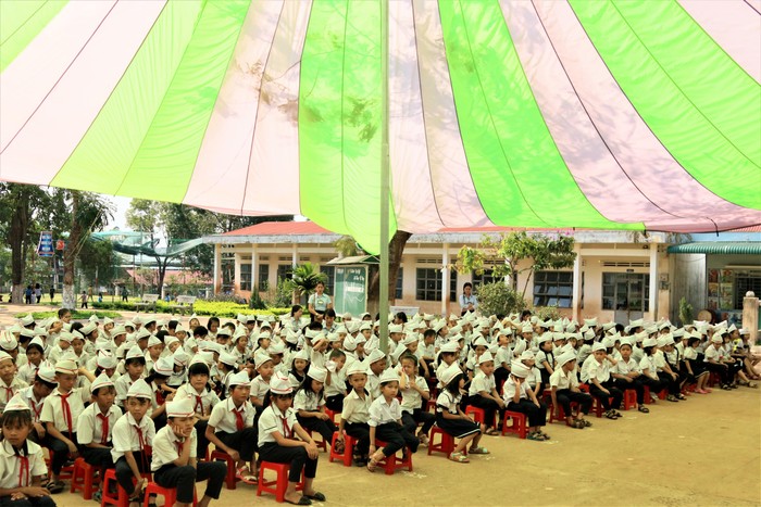 Đông đảo các em học sinh tham dự lễ trao học bổng. Ảnh: Bảo Trung