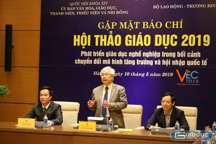 Chủ nhiệm Ủy ban Văn hóa, Giáo dục, Thanh niên, Thiếu niên và Nhi đồng của Quốc hội Phan Thanh Bình phát biểu. Ảnh: Đỗ Thơm