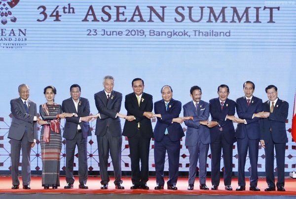 Các nhà lãnh đạo ASEAN tại lễ khai mạc Hội nghị. Ảnh: VGP