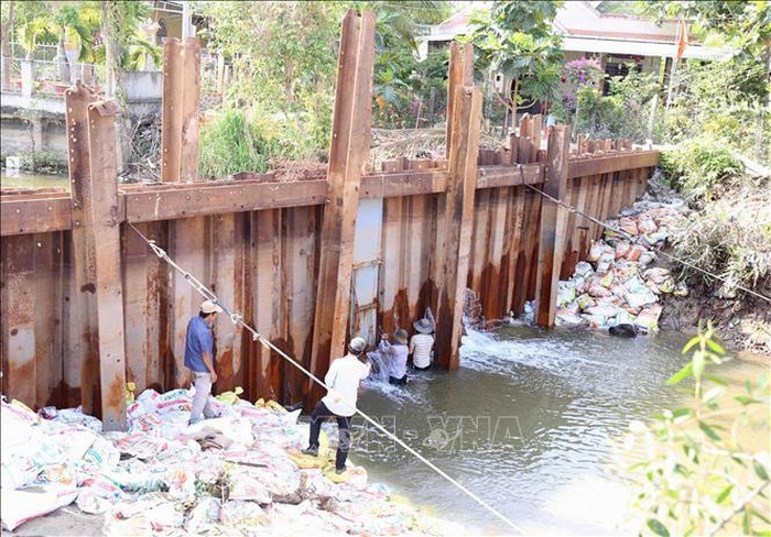 Việc tiếp nhận, quản lý và sử dụng các khoản viện trợ phải thực hiện theo các quy định của pháp luật Việt Nam và cam kết với Bên viện trợ. Ảnh minh họa: TTXVN