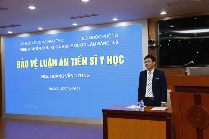Nghiên cứu sinh Hoàng Văn Lương tại buổi bảo vệ luận án. Ảnh: Tiến sĩ Hoàng Văn Lương cung cấp