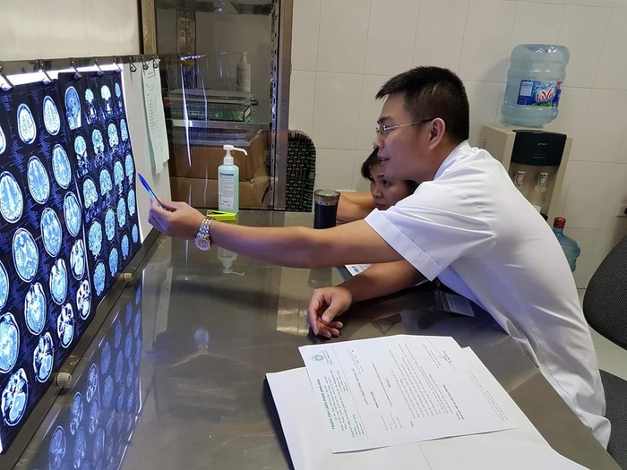 Bác sĩ Hoàng Văn Lương đang công tác tại khoa Chẩn đoán hình ảnh, Bệnh viện Phổi Trung ương. Ảnh: NVCC