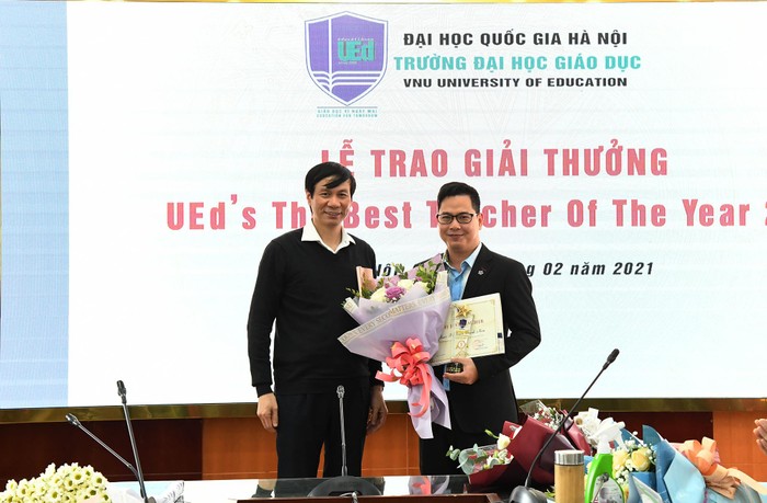 Phó Giáo sư.Tiến sĩ Trần Thành Nam - giảng viên Khoa Các Khoa học Giáo dục nhận giải thưởng Quán quân UEd&apos;s The Best Teacher of the Year 2020