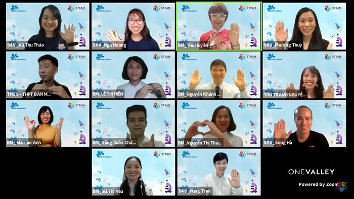 Hình ảnh các Thầy Cô Ban Mai School và STEAM for Việt Nam tham gia chương trình ký kết trên nền tảng trực tuyến hiện đại.