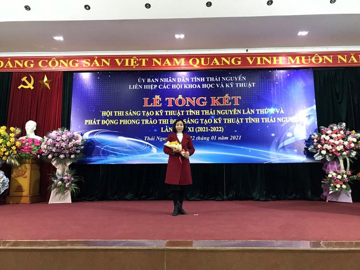 Co Nguyễn Thị Ngọc Hà tại Hội thi sáng tạo kỹ thuật tỉnh Thái Nguyên. Ảnh: NVCC