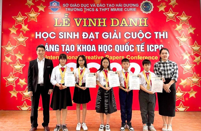 Các em học sinh khối THCS Trường THCS-THPT Marie Curie Hải Dương đạt giải trong kỳ thi “Nghiên cứu sáng tạo quốc tế” tại Hàn Quốc năm 2022.