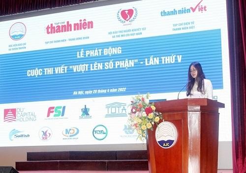 Đoàn viên thanh niên phát biểu hưởng ứng cuộc thi.