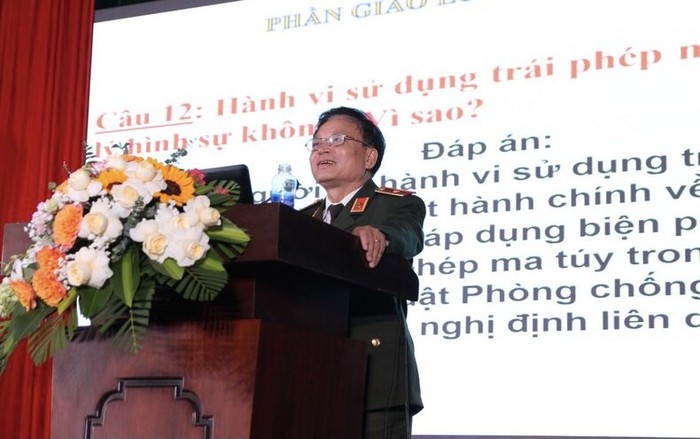 Thiếu tướng, Nhà văn Nguyễn Hồng Thái - nguyên Tổng biên tập Tạp chí Công an Nhân dân chia sẻ về Kỹ năng sử dụng mạng xã hội an toàn và bạo lực học đường tại chương trình.