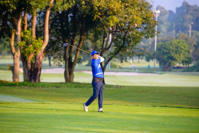 Ngay sau lễ khai mạc, các golfer hào hứng ra sân tranh tài