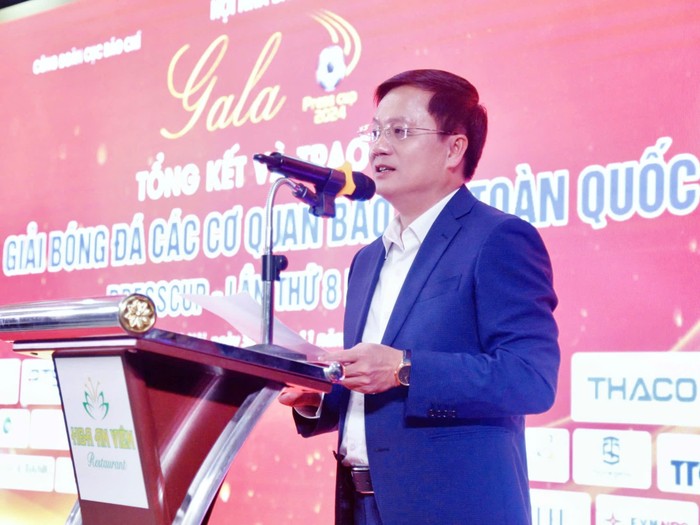 Nhà báo Hồ Minh Chiến - Tổng Biên tập Tạp chí Gia đình Việt Nam, Trưởng Ban Tổ chức Press Cup phát biểu tại buổi lễ. Nhà báo Hồ Minh Chiến - Tổng Biên tập Tạp chí Gia đình Việt Nam, Trưởng Ban Tổ chức Press Cup phát biểu tại buổi lễ.