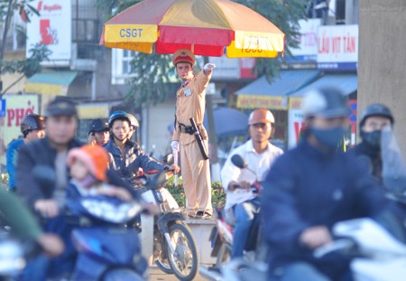 Những ngày cận Tết, lượng người tham gia giao thông tăng đột biến dù không phải giờ cao điểm