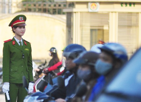 Với Mai Thương, được điều tiết giao thông tại tuyến đường quen thuộc đem lại cho cô những cảm xúc đầy thú vị