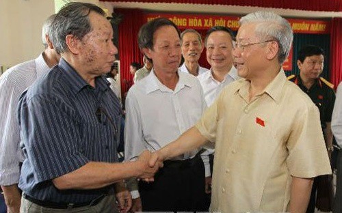 Tổng bí thư Nguyễn Phú Trọng tiếp xúc cử tri tại quận Ba Đình - Ảnh: Trí Dũng.