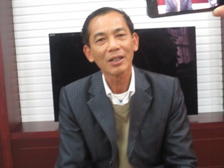 Ông Trịnh Huy Truyền trình bày với phóng viên về việc bỗng dưng bị đưa vào "nghi án" sử dụng văn bằng giả của ông bí thư xã
