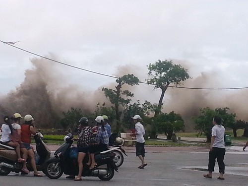 Sóng dâng cao ở Đồ Sơn, Hải Phòng (ảnh: thanh niên)