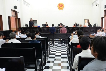 Quang cảnh phiên tòa xử 2 cựu sĩ quan công an tỉnh Tiền Giang. Ảnh: laodong.com.vn.