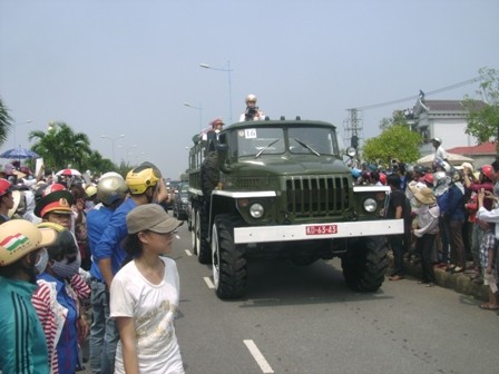 Người dân Quảng Bình đón Đại tướng về nơi an nghỉ cuối cùng.