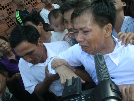 Ông Nguyễn Thanh Chấn trở về trong vòng tay gia đình.