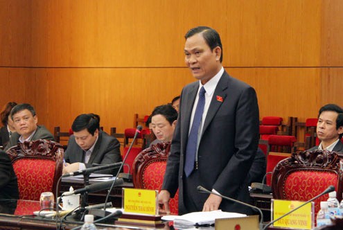 Bộ trưởng Nội vụ Nguyễn Thái Bình tại phiên chất vấn. Ảnh: Tiến Dũng.