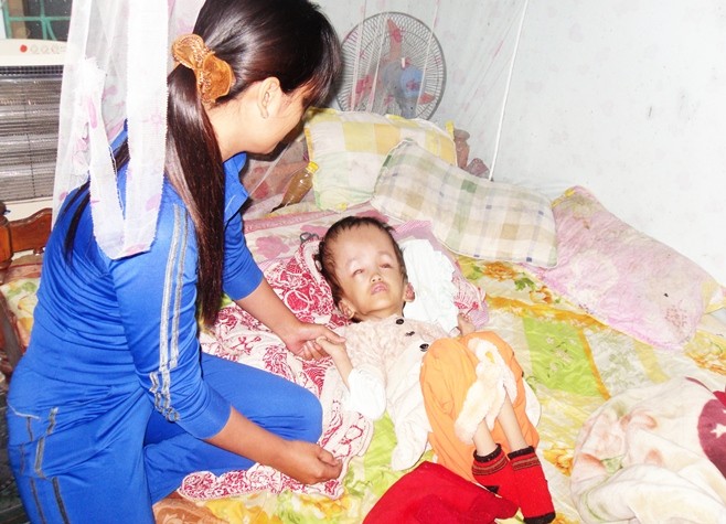 Hoàn cảnh kinh tế quá khó khăn, việc chữa trị cho bé Ngọc là giấc mơ quá xa với chị Vân.