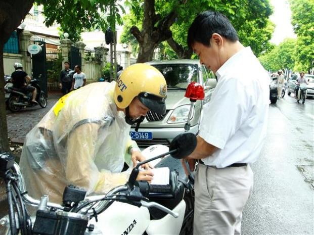 Lập biên bản người vi phạm Ảnh thethaovanhoa