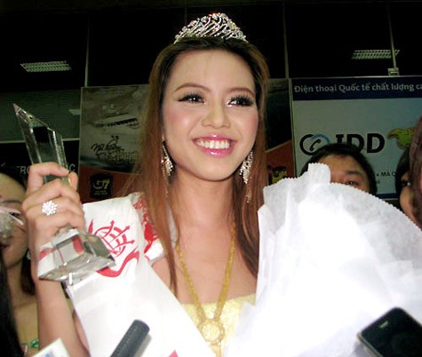 Vũ Hoàng Điệp trong ngày đăng quang cuộc thi Nữ Hoàng Sắc đẹp 2009