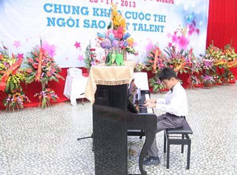 Màn độc tấu Piano của Trần Đình Quân lớp 5A0 đạt giải Ba