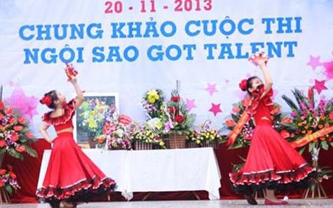 Cặp múa đôi vũ điệu Latinh đầy lôi cuốn của Nguyễn Ngọc Anh Thư và Nguyễn Lan Chi lớp 2A1 đạt giải Ba