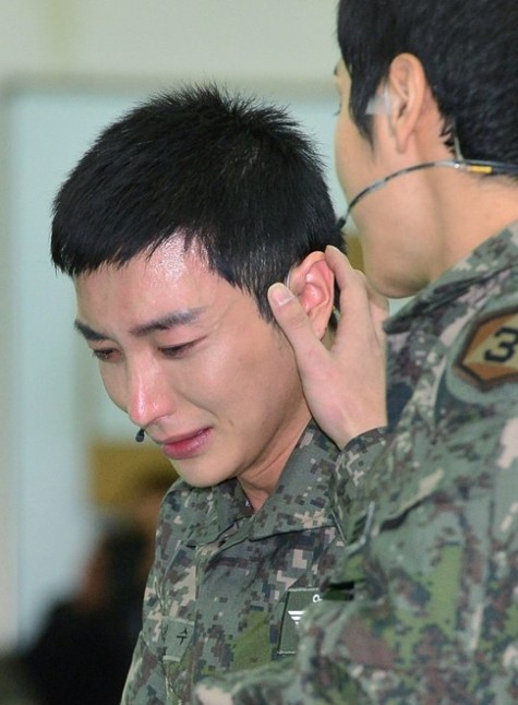 Lee Teuk đang trong thời gian thi hành nghĩa vụ quân sự