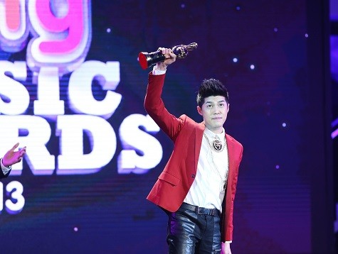 Noo Phước Thịnh với giải ca khúc đứng đầu bảng xếp hạng trong nhiều tuần nhất