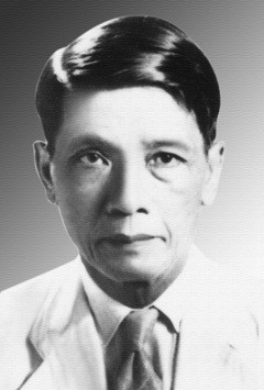 GS. Đặng Thai Mai (1902-1984), còn được biết đến dưới tên gọi Đặng Thái Mai và những bút danh Thanh Tuyền, Thanh Bình. >>Chùm ảnh: Bộ trưởng Phạm Vũ Luận thăm Lớp học Hy vọng >>Những hình ảnh xúc động về "lớp học tật nguyền" của bà lão 80 tuổi >>NHỮNG BỨC ẢNH ĐEN TRẮNG QUÝ HIẾM VỀ HỌC SINH THỜI CHIẾN >>Chùm ảnh: Bộ trưởng Phạm Vũ Luận đánh trống khai giảng năm học mới >>Phát sốt vì 4 nữ giáo viên xinh đẹp >>Hoa khôi ĐH Thương Mại 2012 duyên dáng áo dài