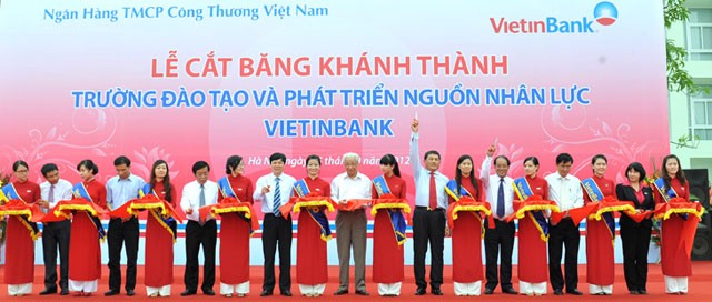 Lễ cắt băng khánh thành Trường ĐT&PTNNL VietinBank.