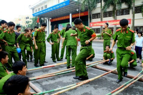 >>Hotgirl ĐH Mỹ thuật Công nghiệp tuyệt xinh trong váy cô dâu >>Những nữ sinh diện áo dài đẹp hơn Hoa hậu Mai Phương Thúy (P23) >>Vẻ đẹp sexy của thiếu nữ thành Vinh >>Cư dân mạng "chao đảo" vì teenmodel Thảo Hương