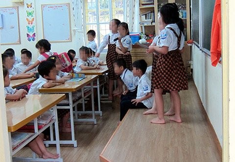 Toàn bộ sàn lót gỗ trong một lớp “VIP” của Trường tiểu học Nguyễn Trãi (Hà Nội).