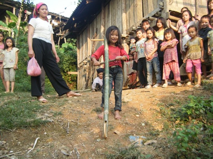 Ánh mắt ngây thơ của các em bé vùng cao là động lực để các thầy cô luôn cố gắng trong sự nghiệp trồng người