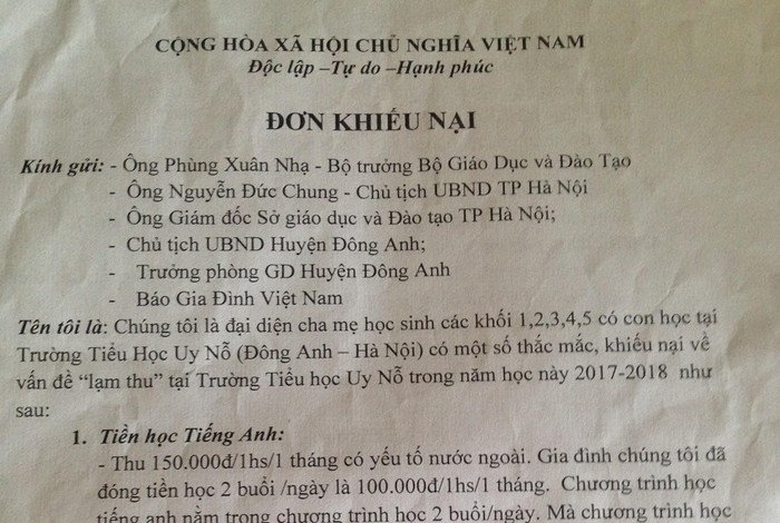 Nhiều phụ huynh bức xúc cho rằng các khoản thu của nhà trường thiếu minh bạch ( Ảnh: Trần Phương).