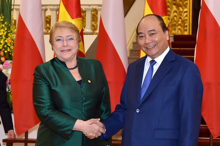Thủ tướng Nguyễn Xuân Phúc tiếp Tổng thống Chile Michelle Bachelet. (Ảnh: VPCP)