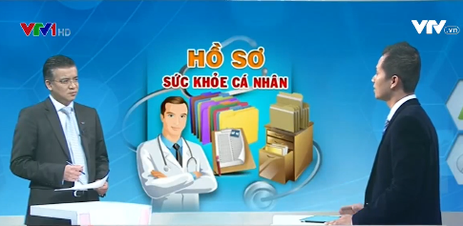 Lần đầu tiên việc lập hồ sơ sức khỏe cá nhân gắn với bảo hiểm y tế toàn dân và chăm sóc sức khỏe toàn dân được thực hiện. Ảnh: VTV.