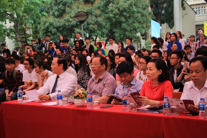 Ngày hội tư vấn tuyển sinh đã thu hút hàng ngàn lượt tham gia của phụ huynh và học sinh (Ảnh:LC)