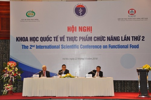 Đoàn chủ tịch trong Hội Nghị Khoa học Quốc tế về thực phẩm chức năng lần thứ 2. (Ảnh: LC)