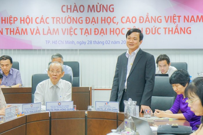 Giáo sư, Tiến sĩ Lê Vinh Danh phát biểu tại buổi làm việc. (Ảnh TNU)