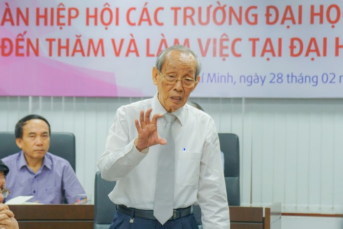 Giáo sư Trần Hồng Quân, Chủ tịch Hiệp hội đại học, cao đẳng Việt Nam cho rằng mô hình tự chủ tại Đại học Tôn Đức Thắng rất đáng được nghiên cứu. (Ảnh: TNU)