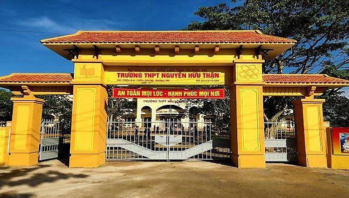 Một trong 2 trường Trung học phổ thông tại huyện Triệu Phong có nam sinh tham gia xâm hại nữ sinh P. (Ảnh: PLO)